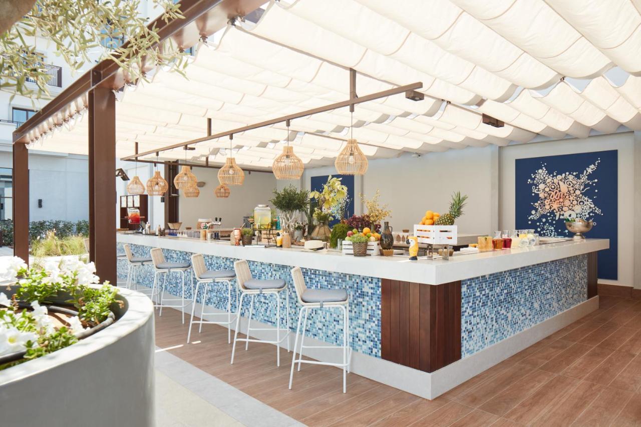 Vida Beach Resort Umm Al Quwain Luaran gambar The bar at the 2014 Big Brother house