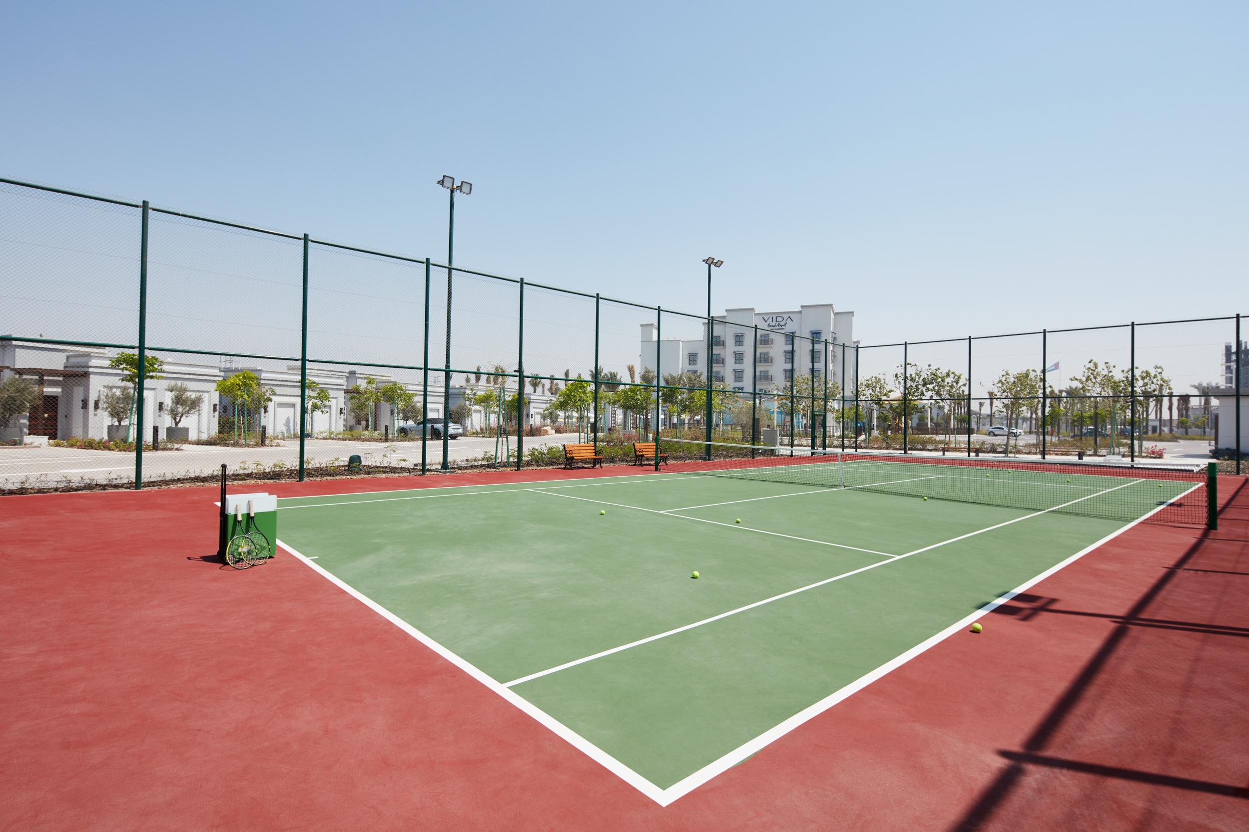 Vida Beach Resort Umm Al Quwain Luaran gambar Tennis court